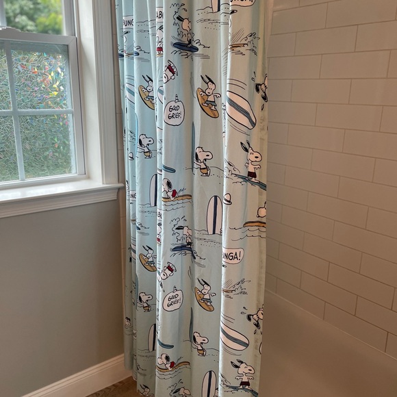 NEW COND! POTTERY BARN SNOOPY SHOWER CURTAIN - Picture 5 of 5